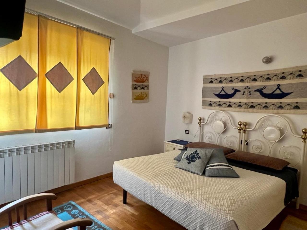 B&B Su Biancu Urzulei Bagian luar foto